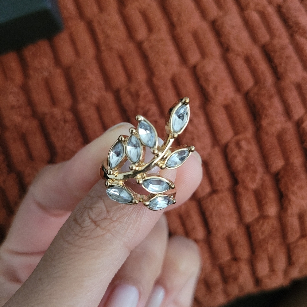 Ring - Picture 3 of 6